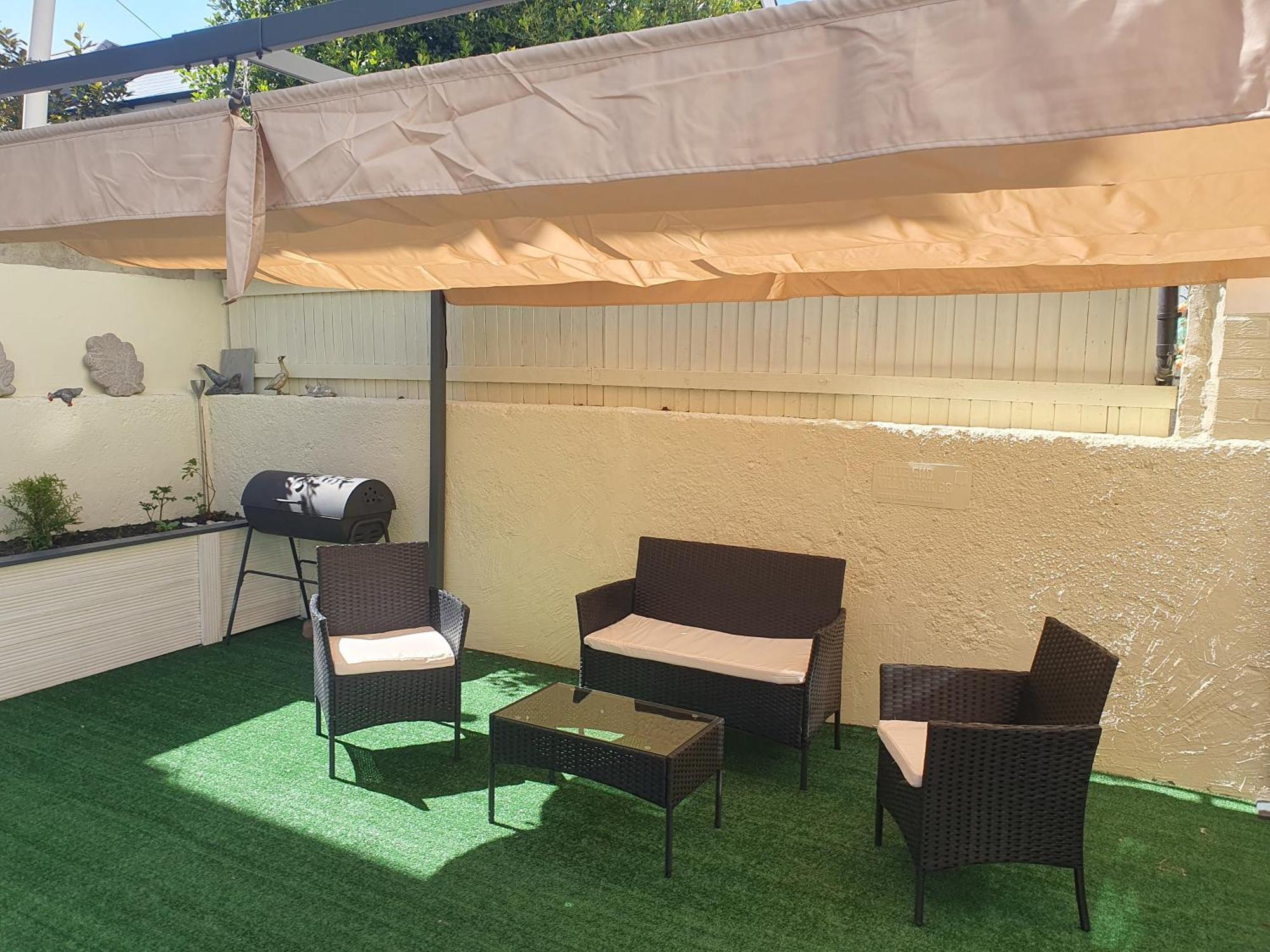 Apartemen Modern Garden Flat Close To