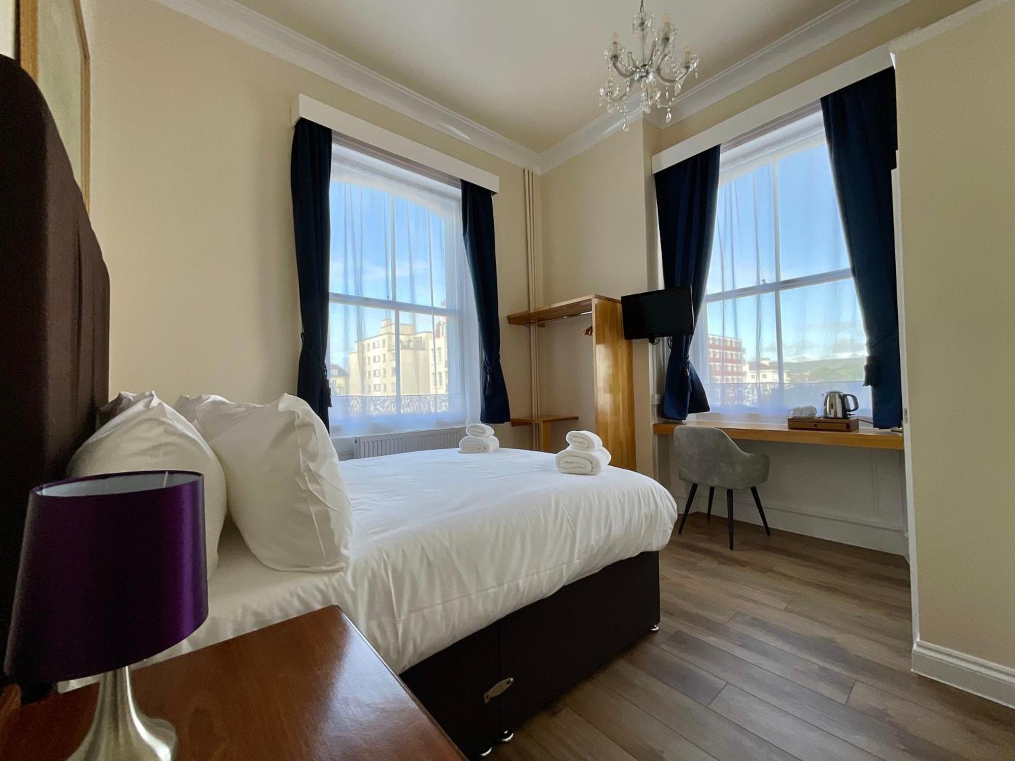 Vernon Hotel 4*
