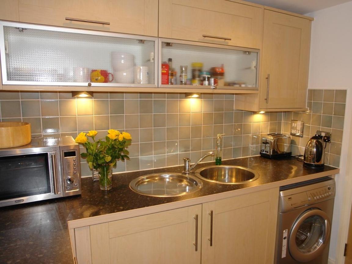 2 Bed In Ehc14 * Eastbourne