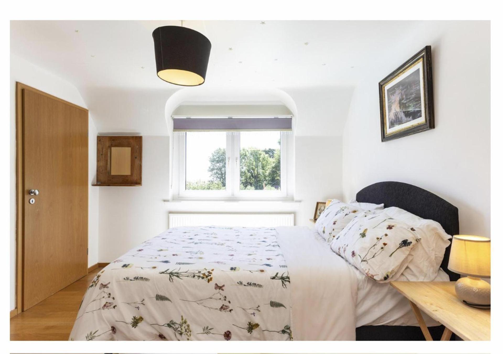 Sleeps10 18-parking-garden-pool-hottub-balcony