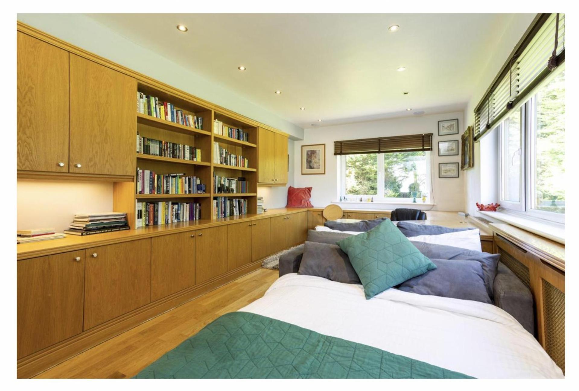 Sleeps10 18-parking-garden-pool-hottub-balcony * Eastbourne
