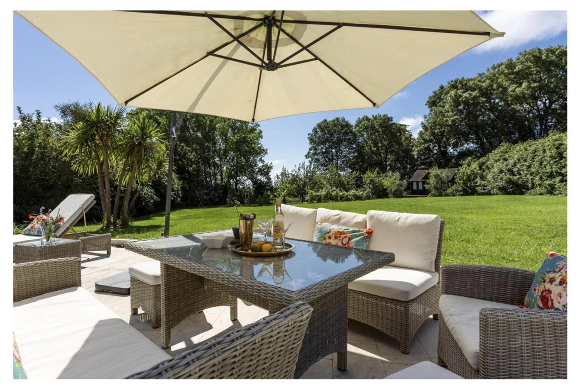 Sleeps10 18-parking-garden-pool-hottub-balcony Villa