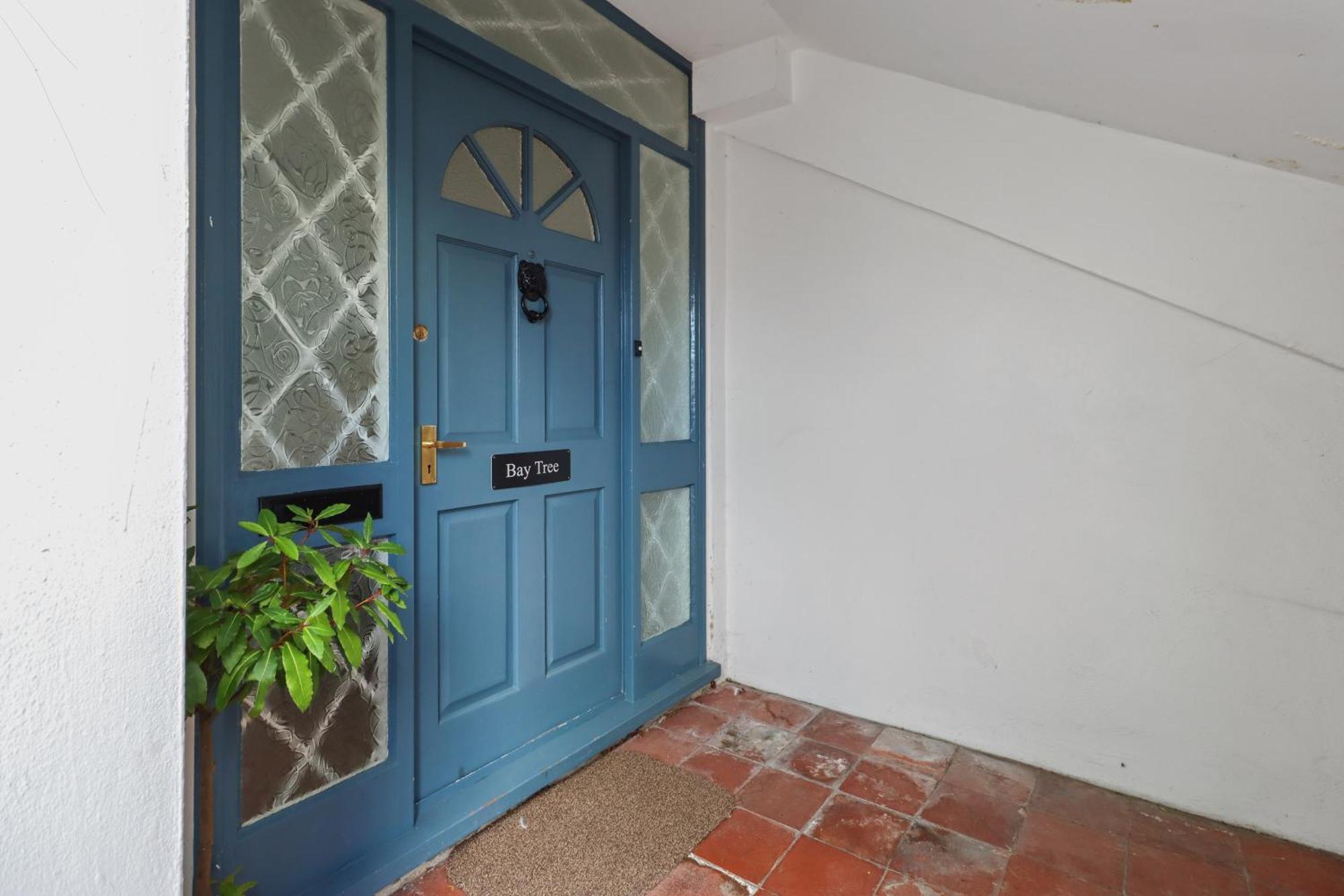 Bay Tree Apartment *