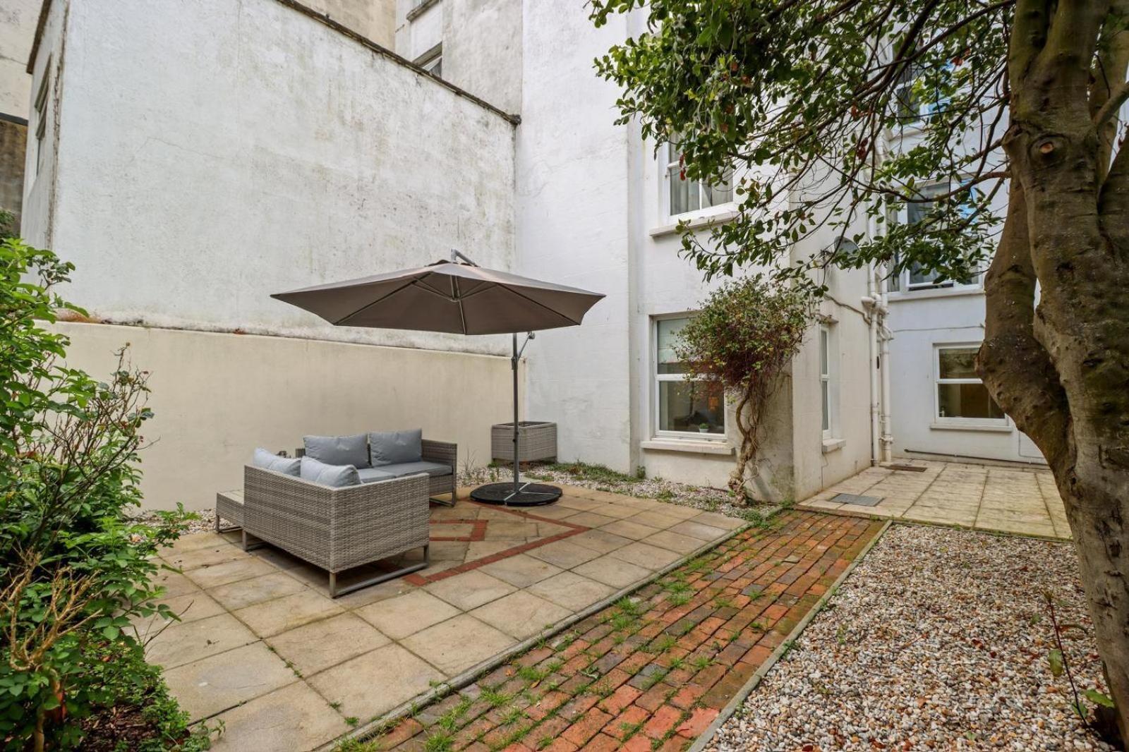 Bay Tree Apartment *