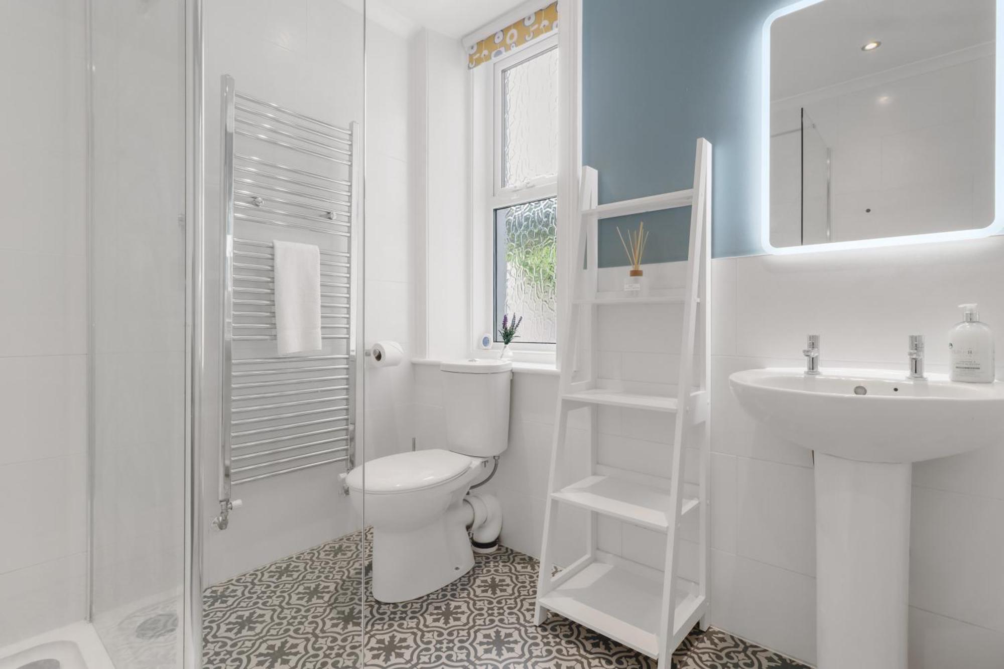 Bay Tree Apartment *