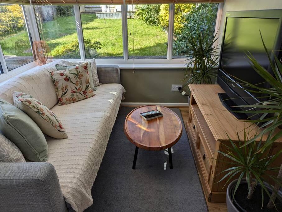 Modern 3b Retreat: Tranquil & Cozy Rumah liburan