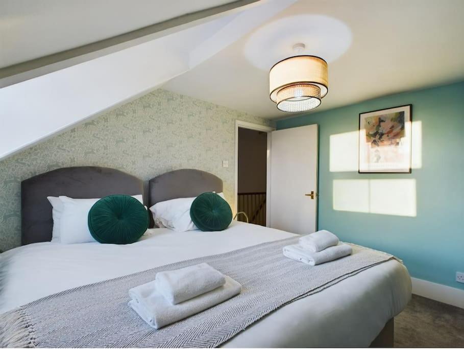 Escape With Rooftop Jacuzzi Apartment *