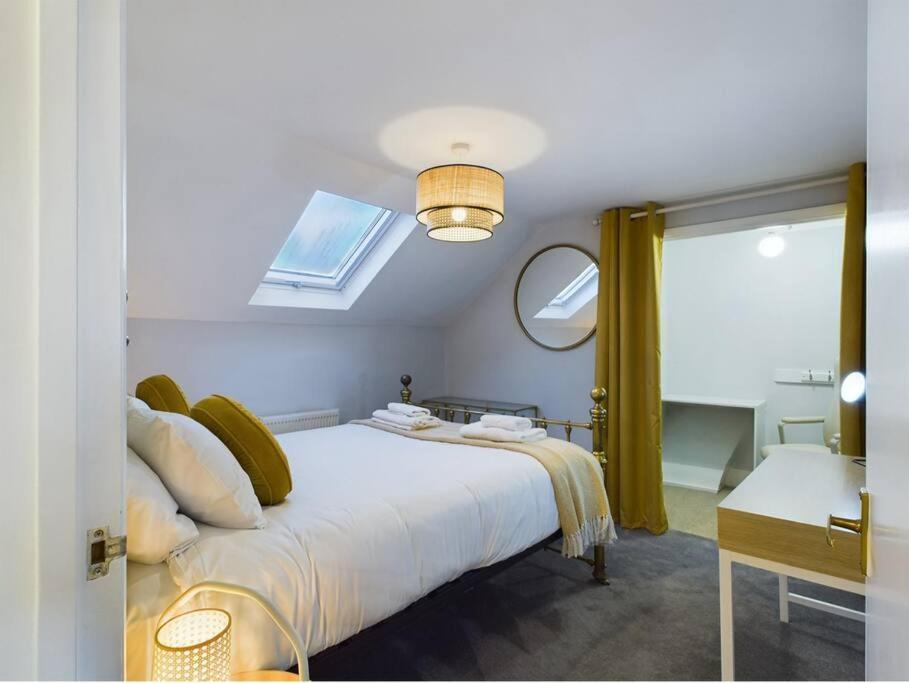 Escape With Rooftop Jacuzzi Apartment *