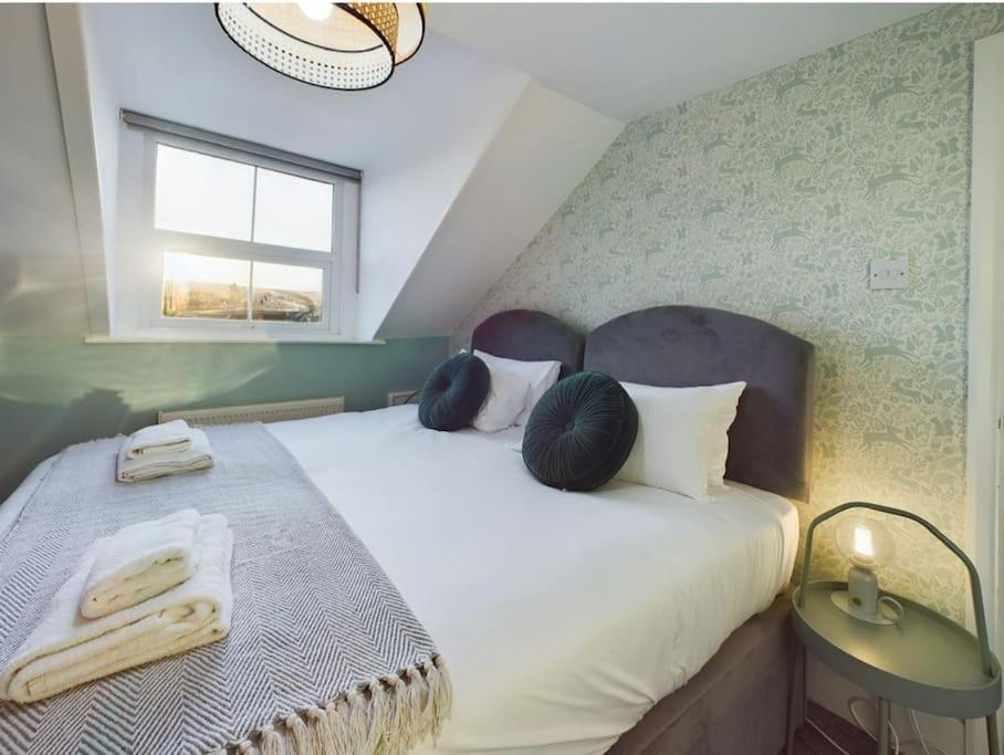 Escape With Rooftop Jacuzzi Eastbourne