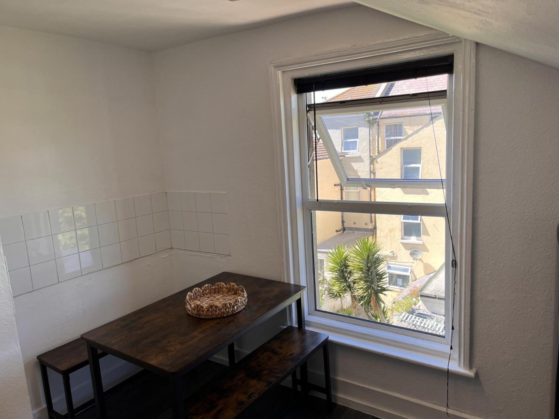 Second Floor 3 Bedroom Flat In The Town Centre