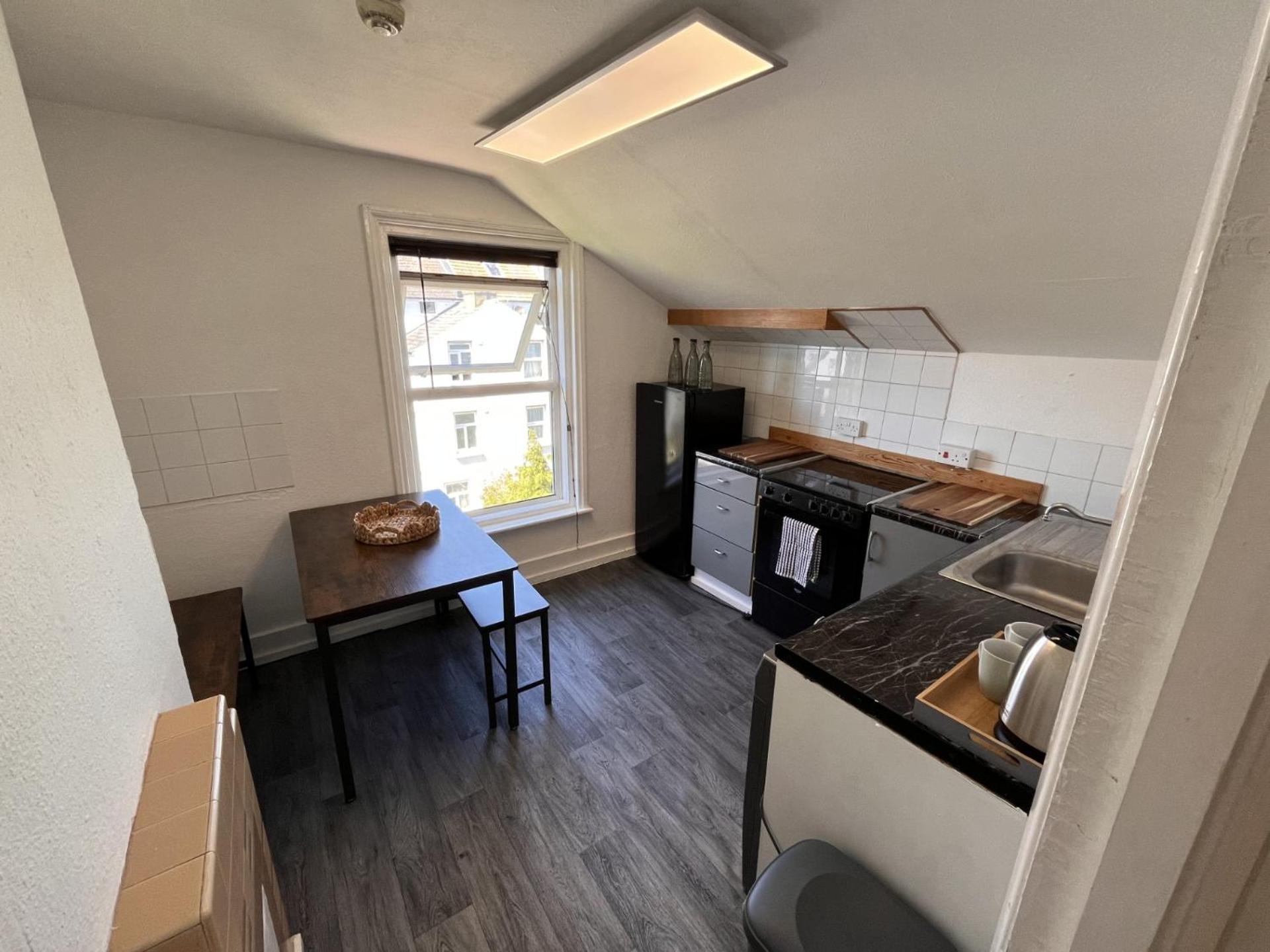Second Floor 3 Bedroom Flat In The Town Centre
