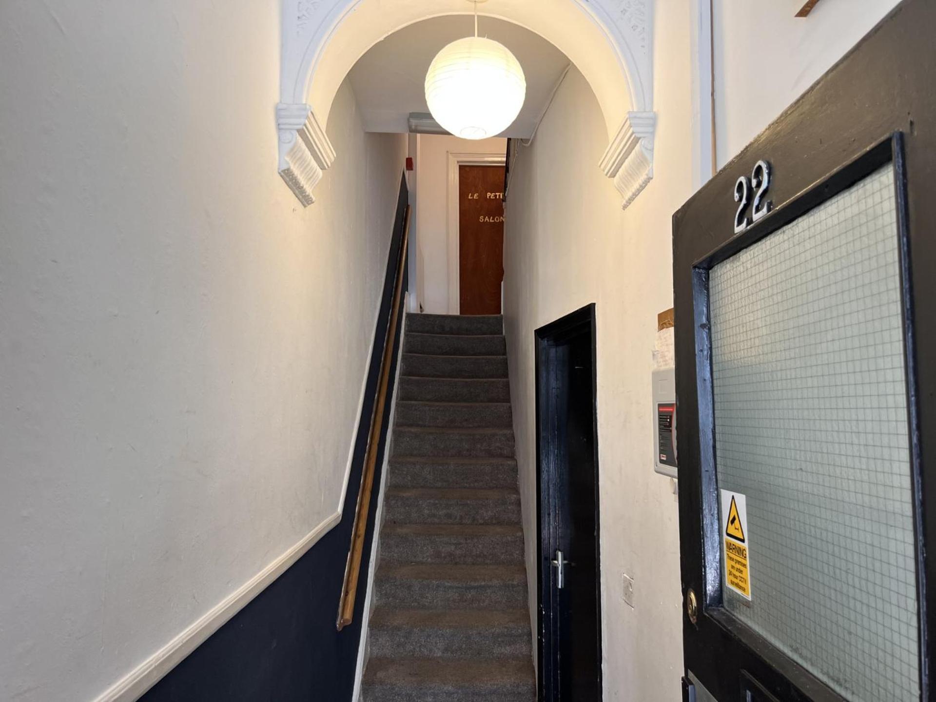 With Kitchenette And Shared Bathroom In The Centre