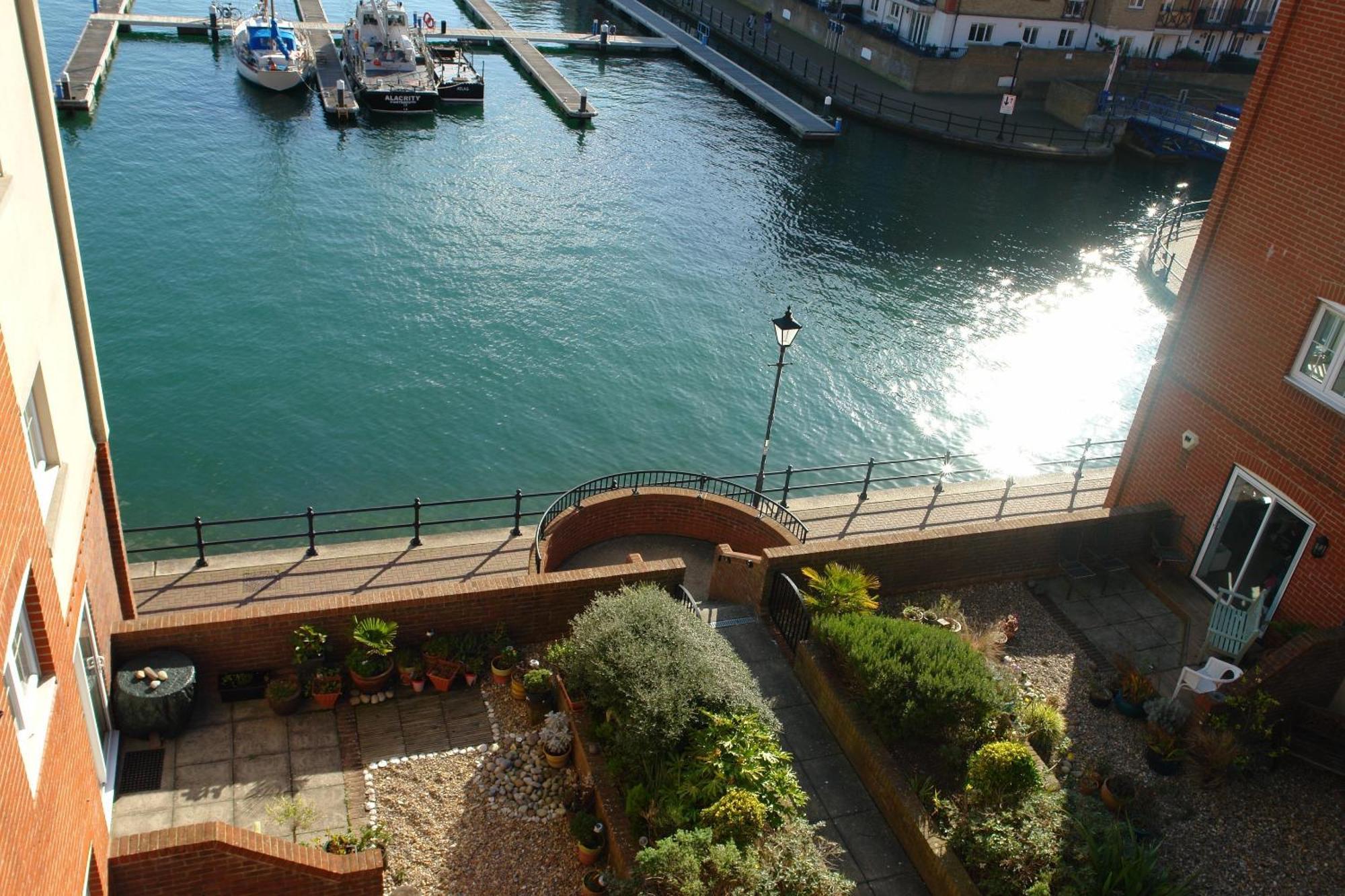 Apartment Luxurious, Sea-facing, Harbour *