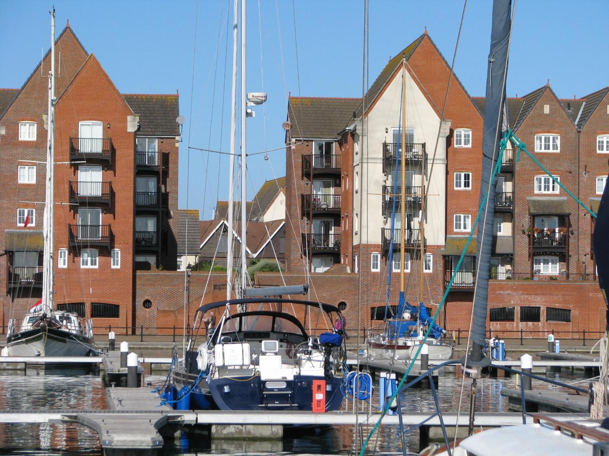 Luxurious, Sea-facing, Harbour Apartment *