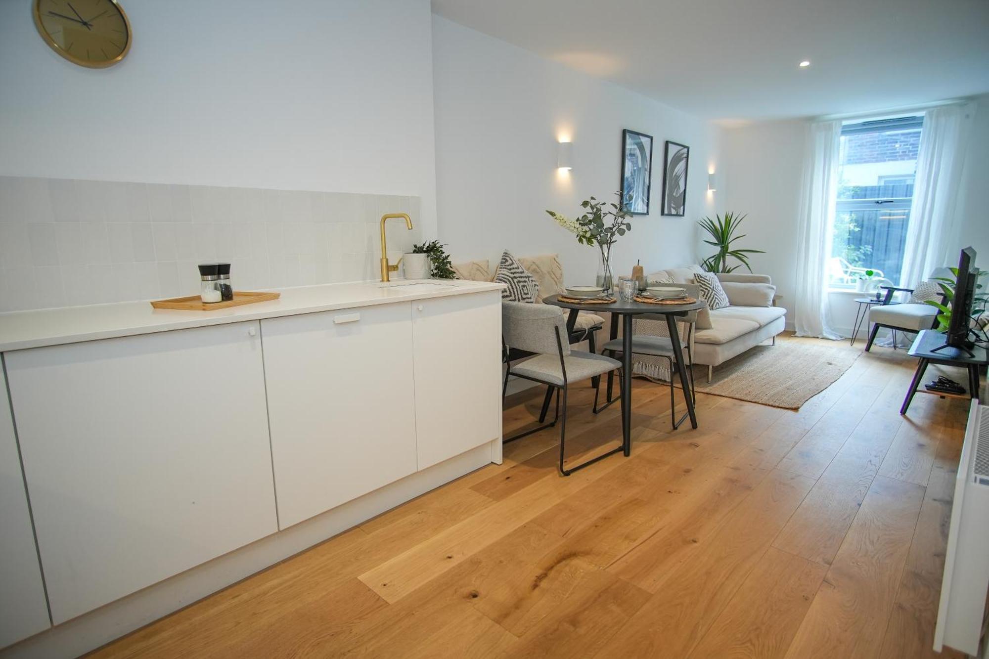 Apartment Short And Long Welcome