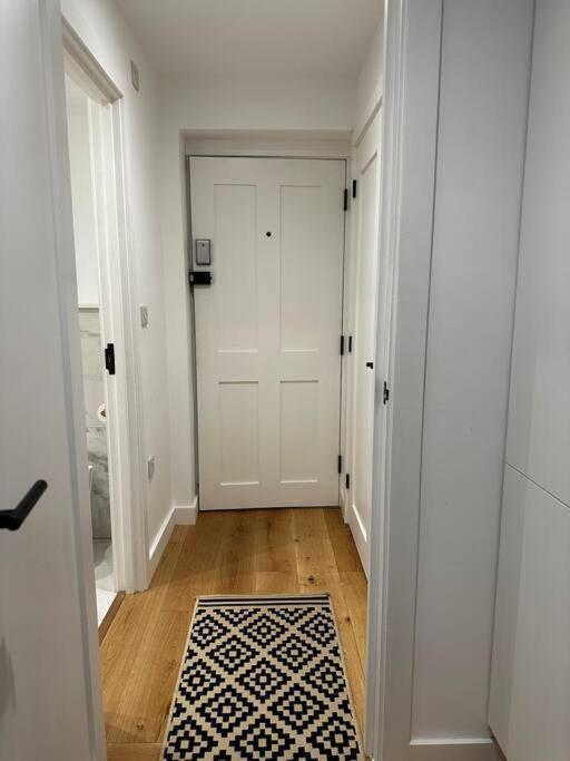 Short And Long Welcome Apartment