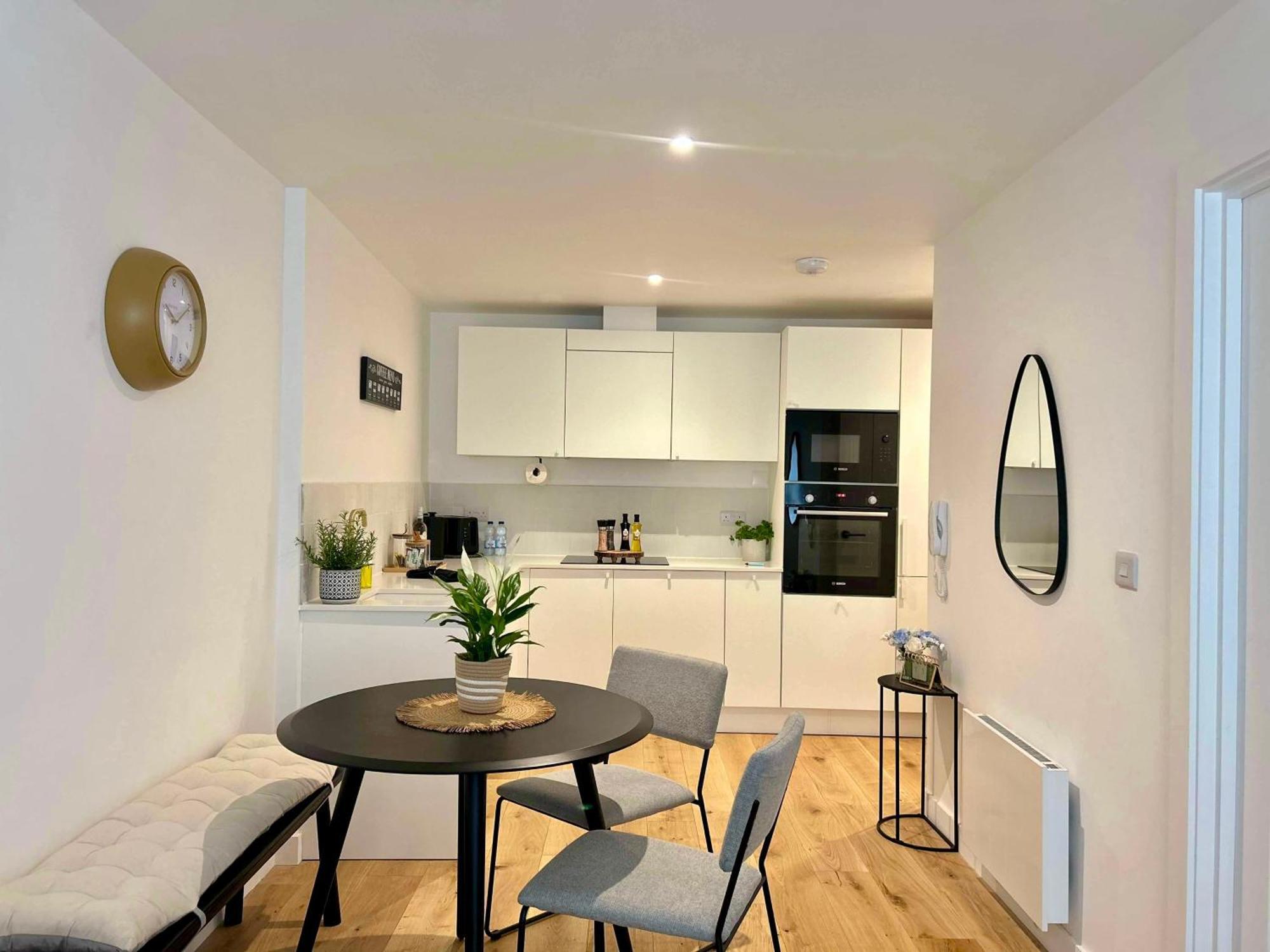 Coastal Hideaway-modern Flat, 10 Min To Beach&town * Eastbourne