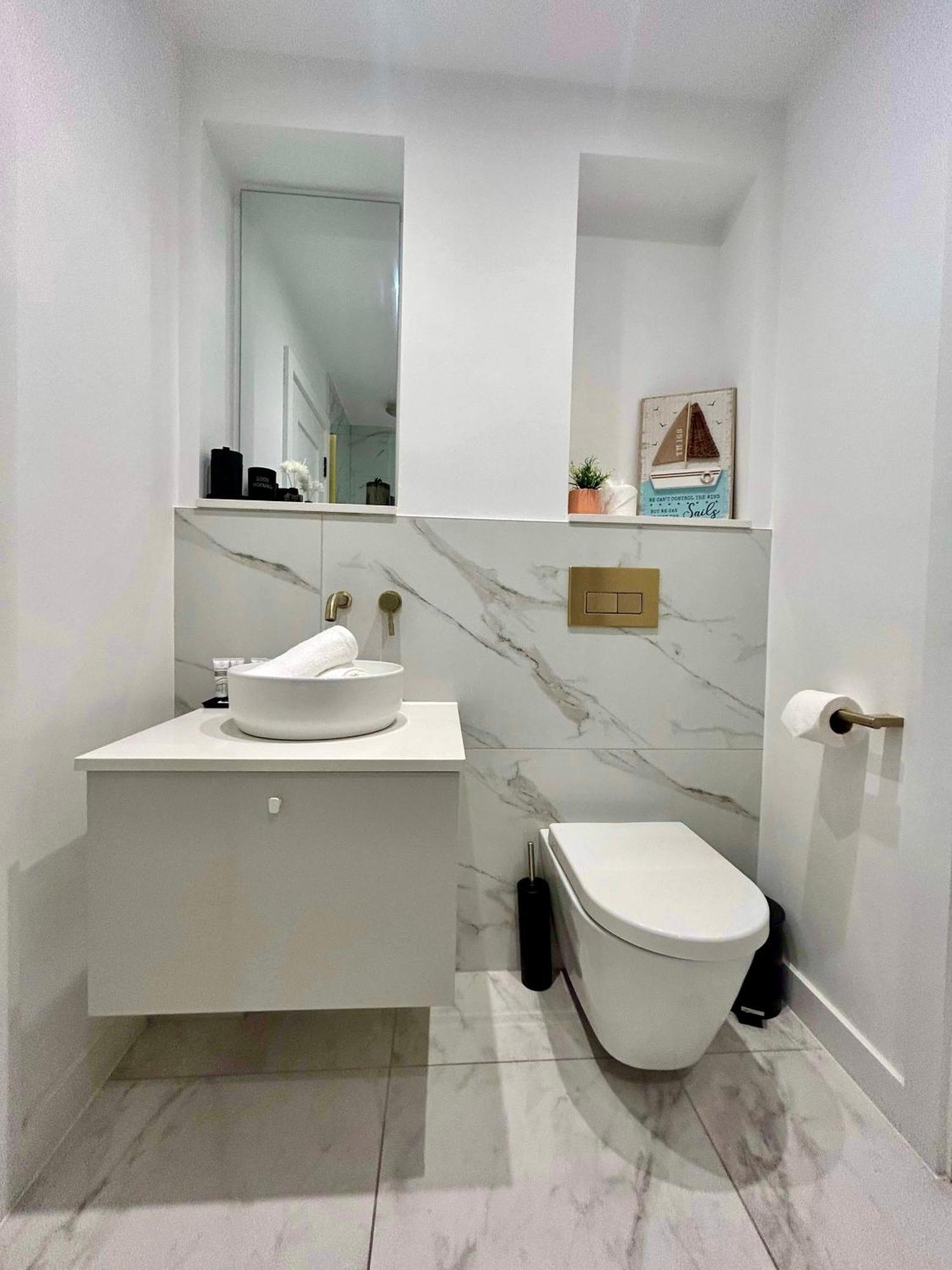 Coastal Hideaway-modern Flat, 10 Min To Beach&town Apartment *