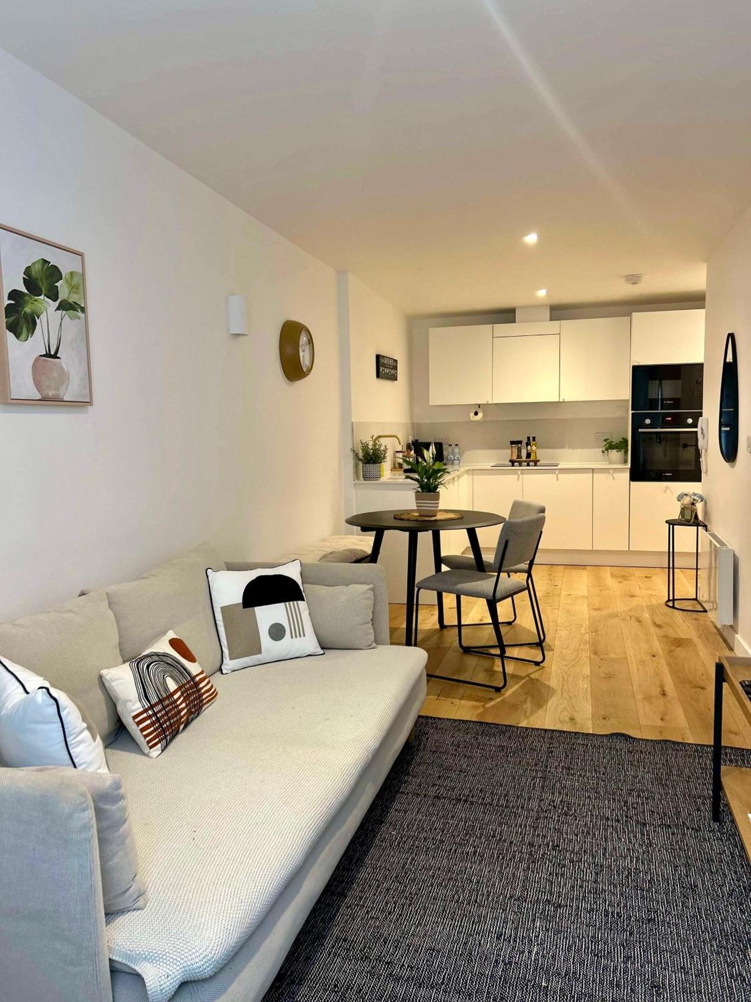 Apartment Coastal Hideaway-modern Flat, 10 Min To Beach&town Eastbourne