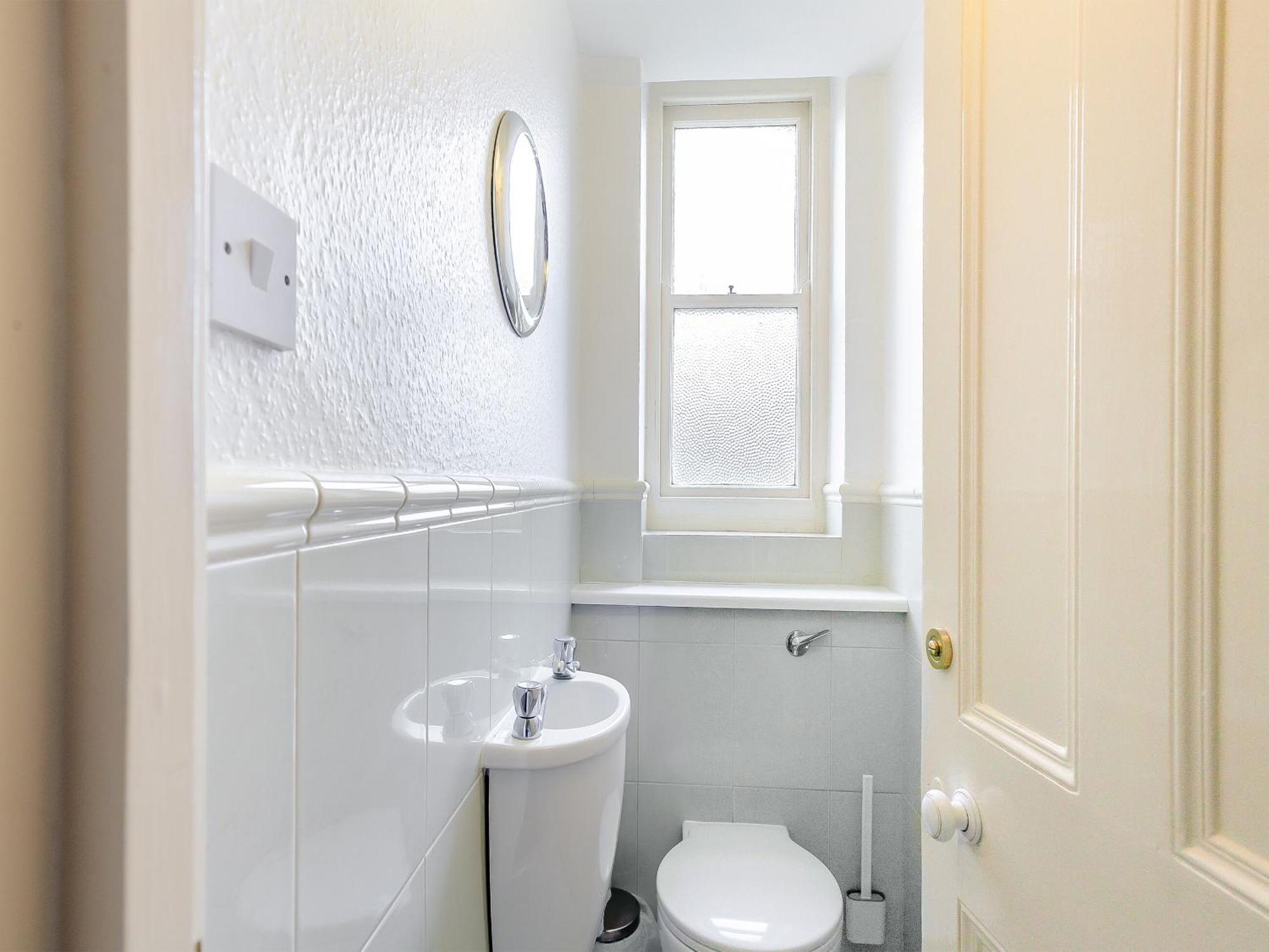 Le Brun-5087 * Eastbourne