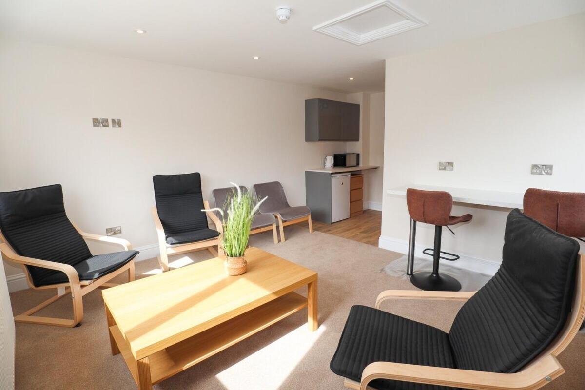 Nest With Private Bathroom Apartment *