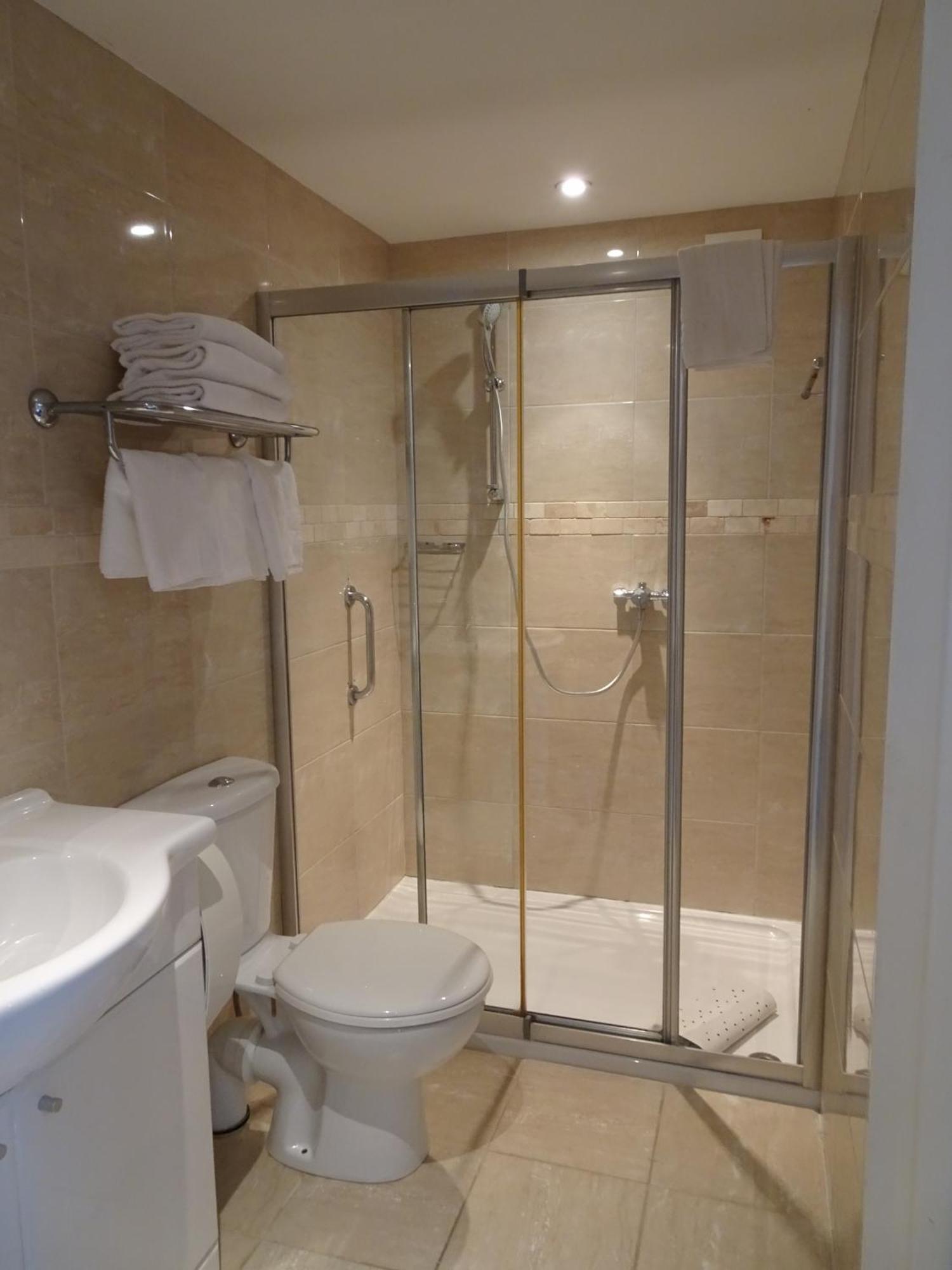 Haddon Hall Hotel 2*