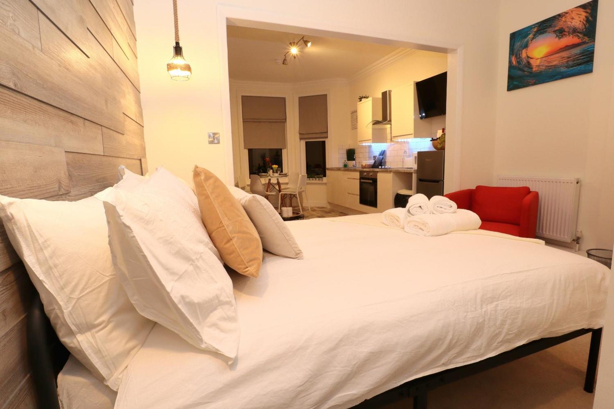 Treetop View Cosy Getaway In Eastbourne, Free Parking, Short And Long Stays, Apartemen