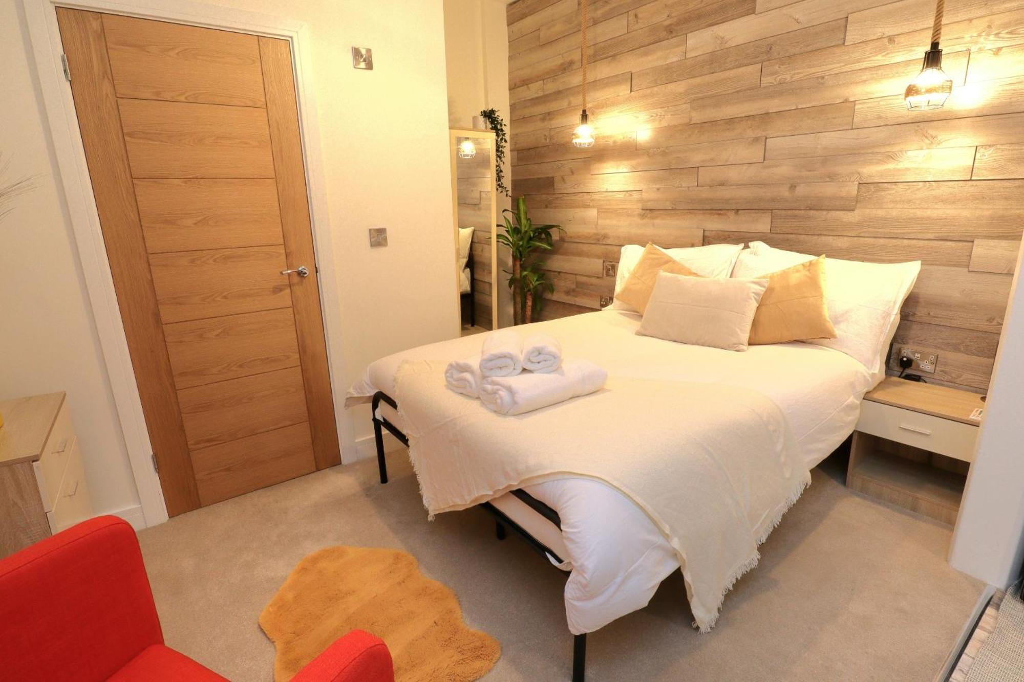 Treetop View Cosy Getaway In Eastbourne, Free Parking, Short And Long Stays,