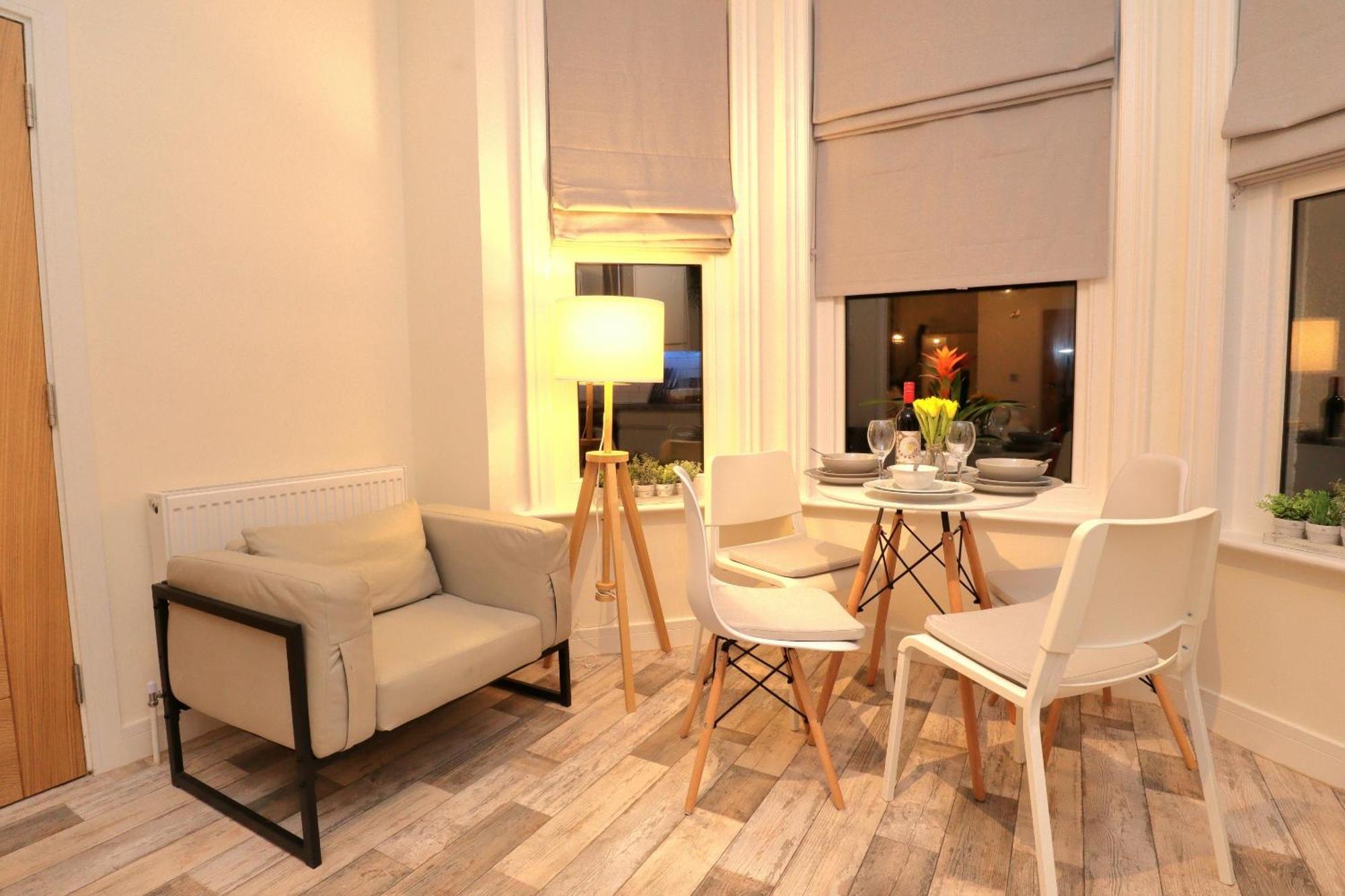 Treetop View Cosy Getaway In Eastbourne, Free Parking, Short And Long Stays, Apartemen *