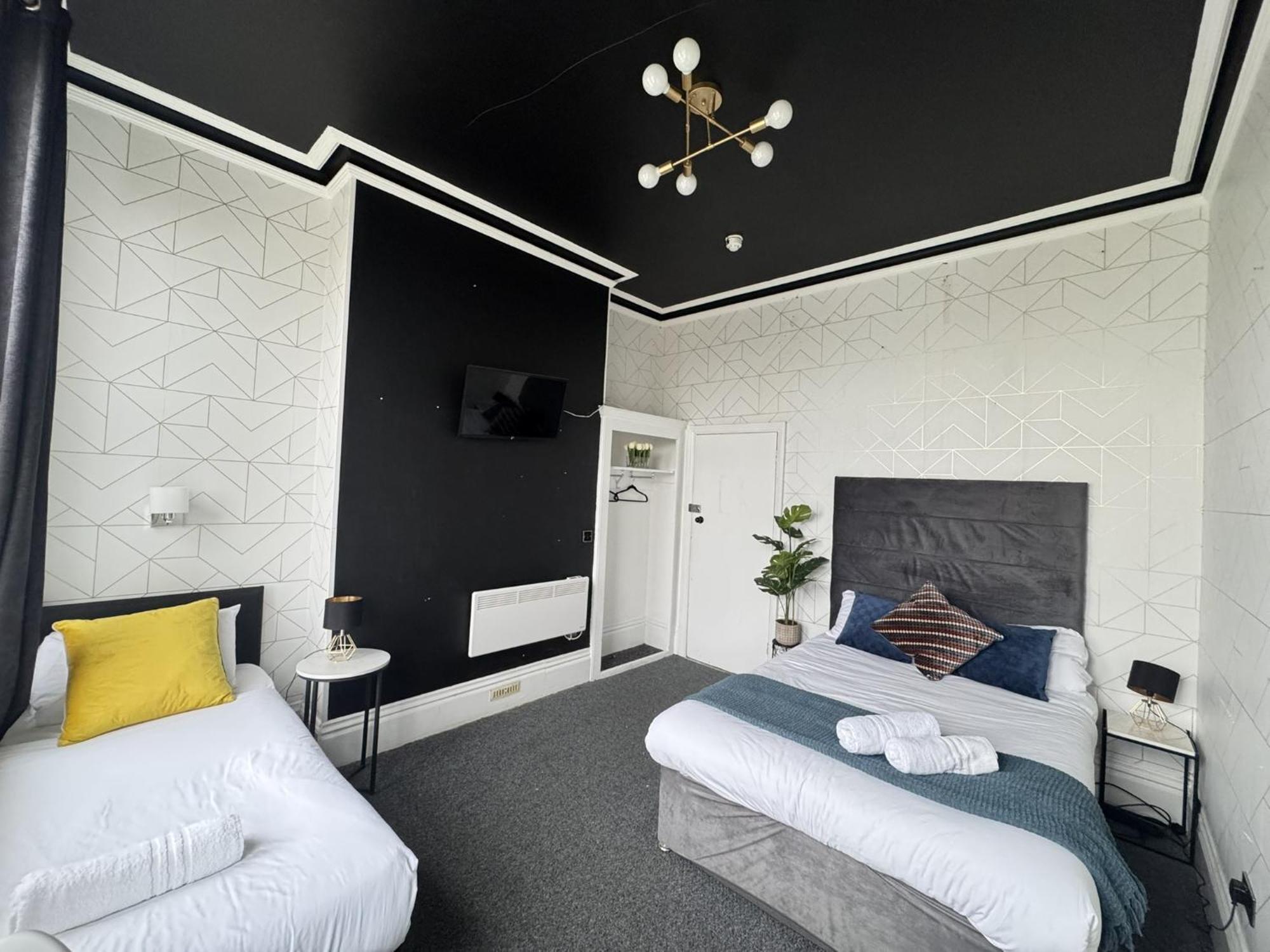 Hotel Marine Parade *
