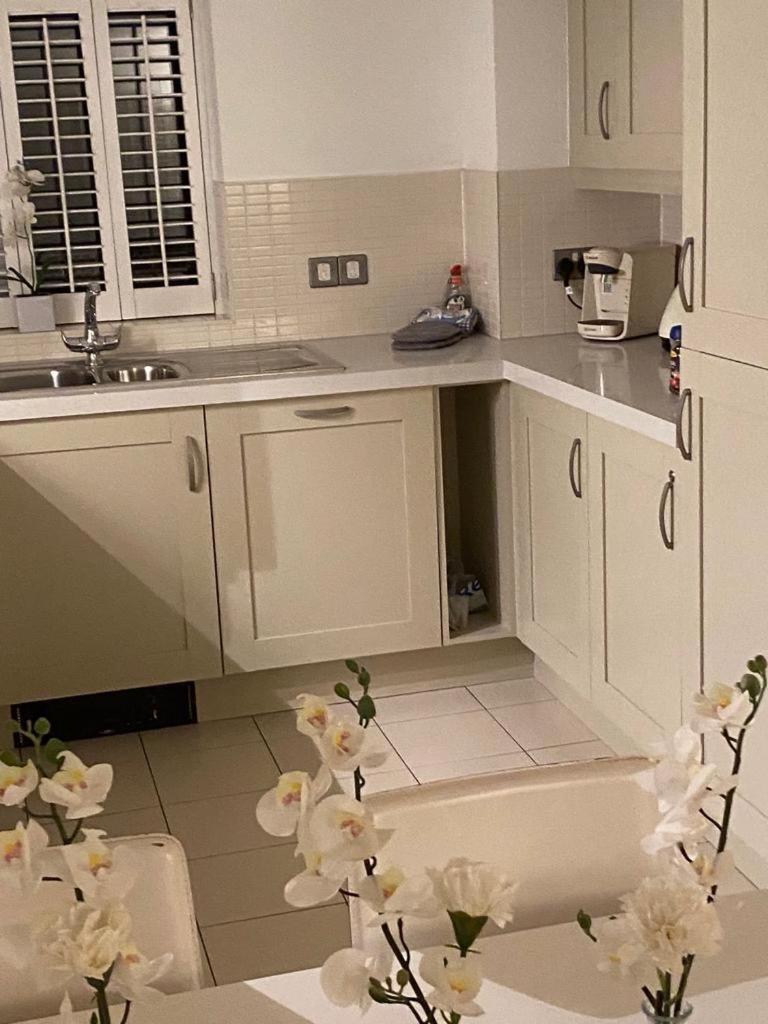 Luxury Beachfront Outstanding 2 Bedroom *
