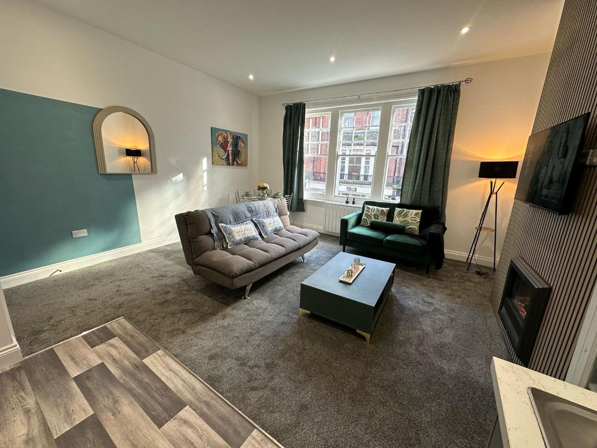 Coastal - - 2 Beds - Contractors Apartment *