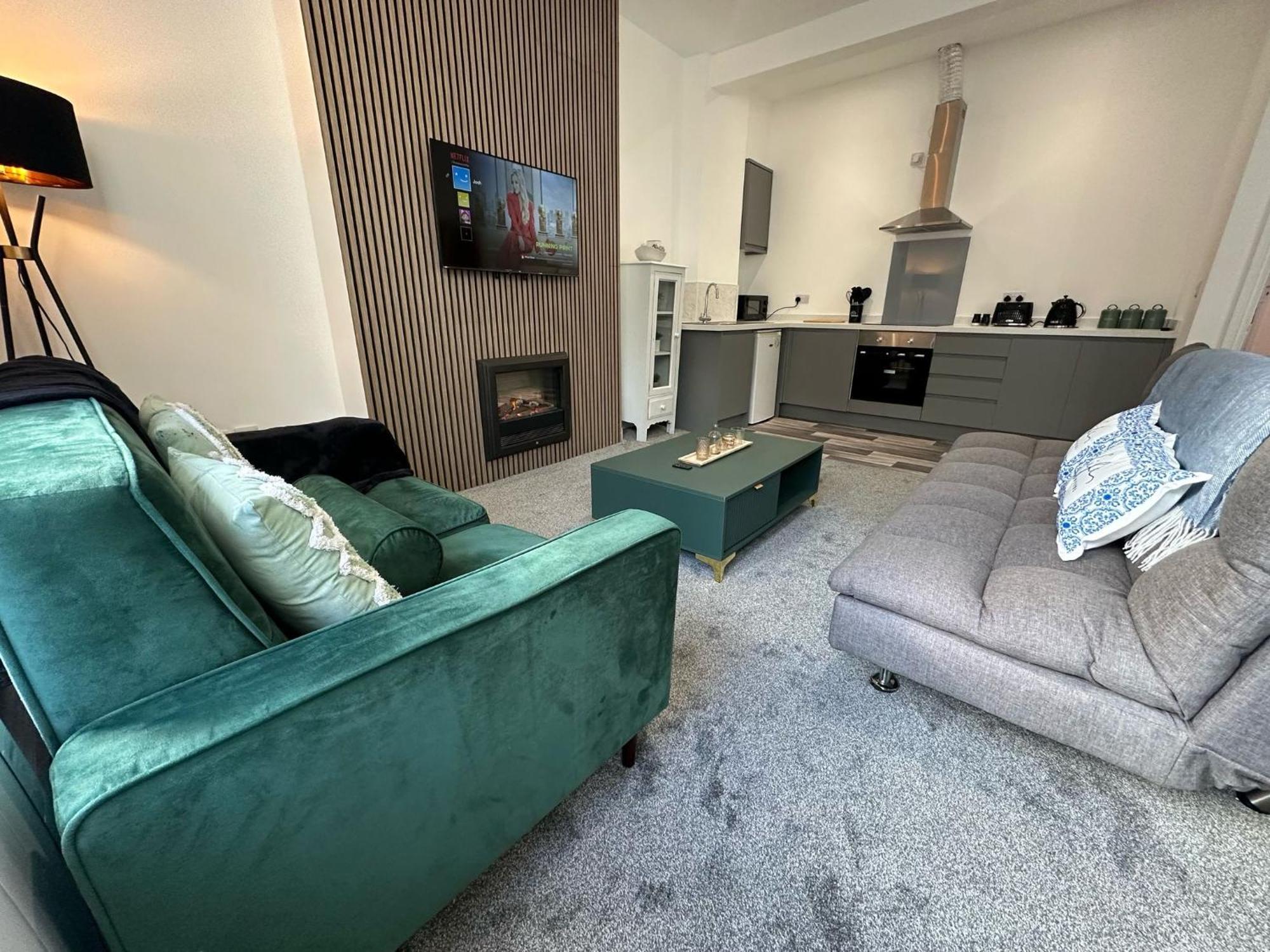 Coastal - - 2 Beds - Contractors *