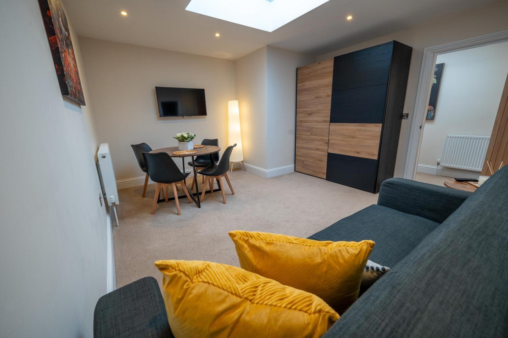 Central, Modern, Close To Hospital,2 Bedroom With Garden, Long Booking Welcome * Eastbourne
