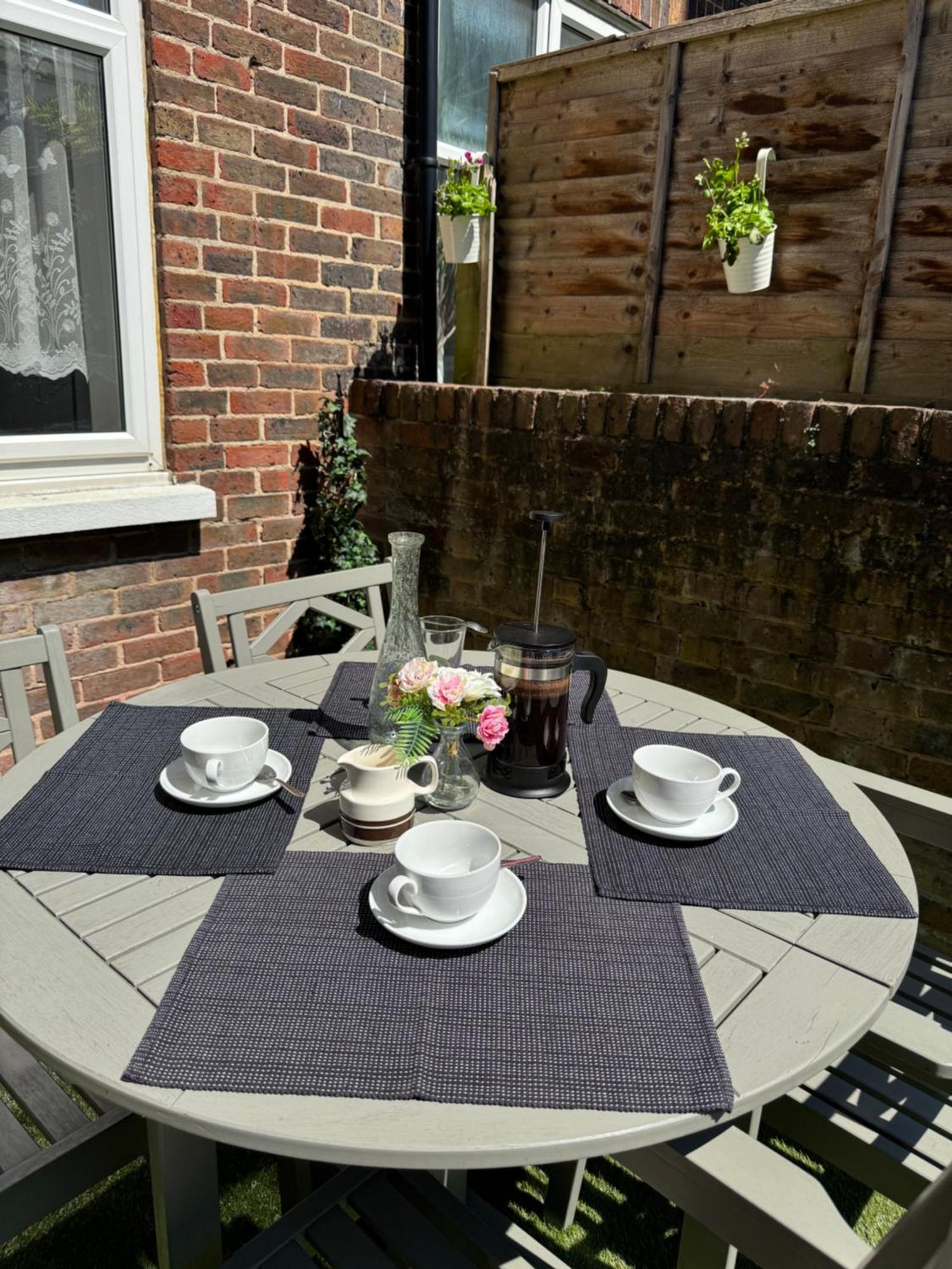 Apartment 2 Bedroom Ground Floor Town Centre *
