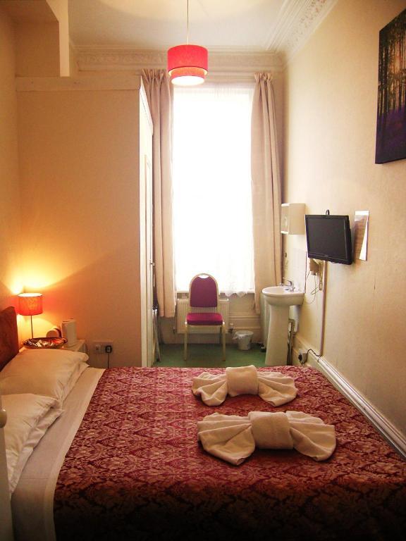 The Ellesmere Guest house 3*
