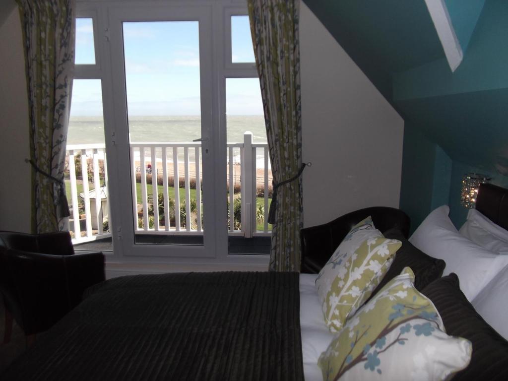 Pebble Beach Bed & Breakfast 4*