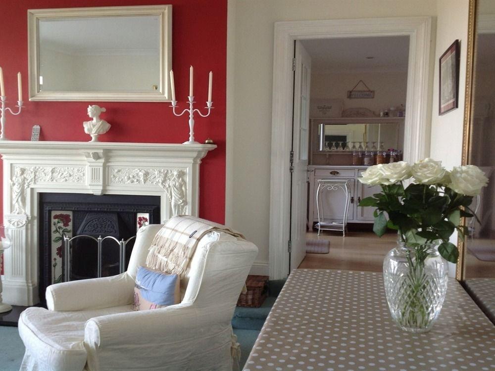 Bassets House 4*
