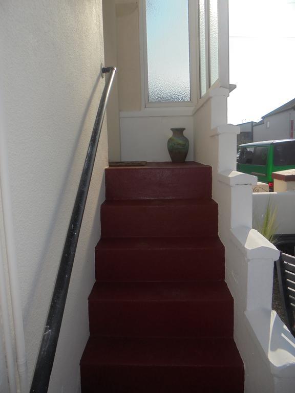 11b Beachside * Eastbourne