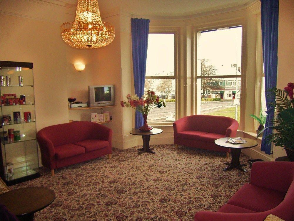 The Ellesmere Guest house 3*