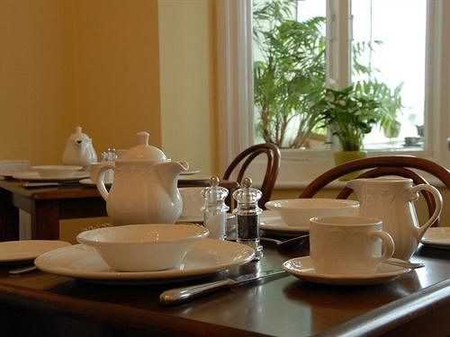 Breakers Bed & Breakfast