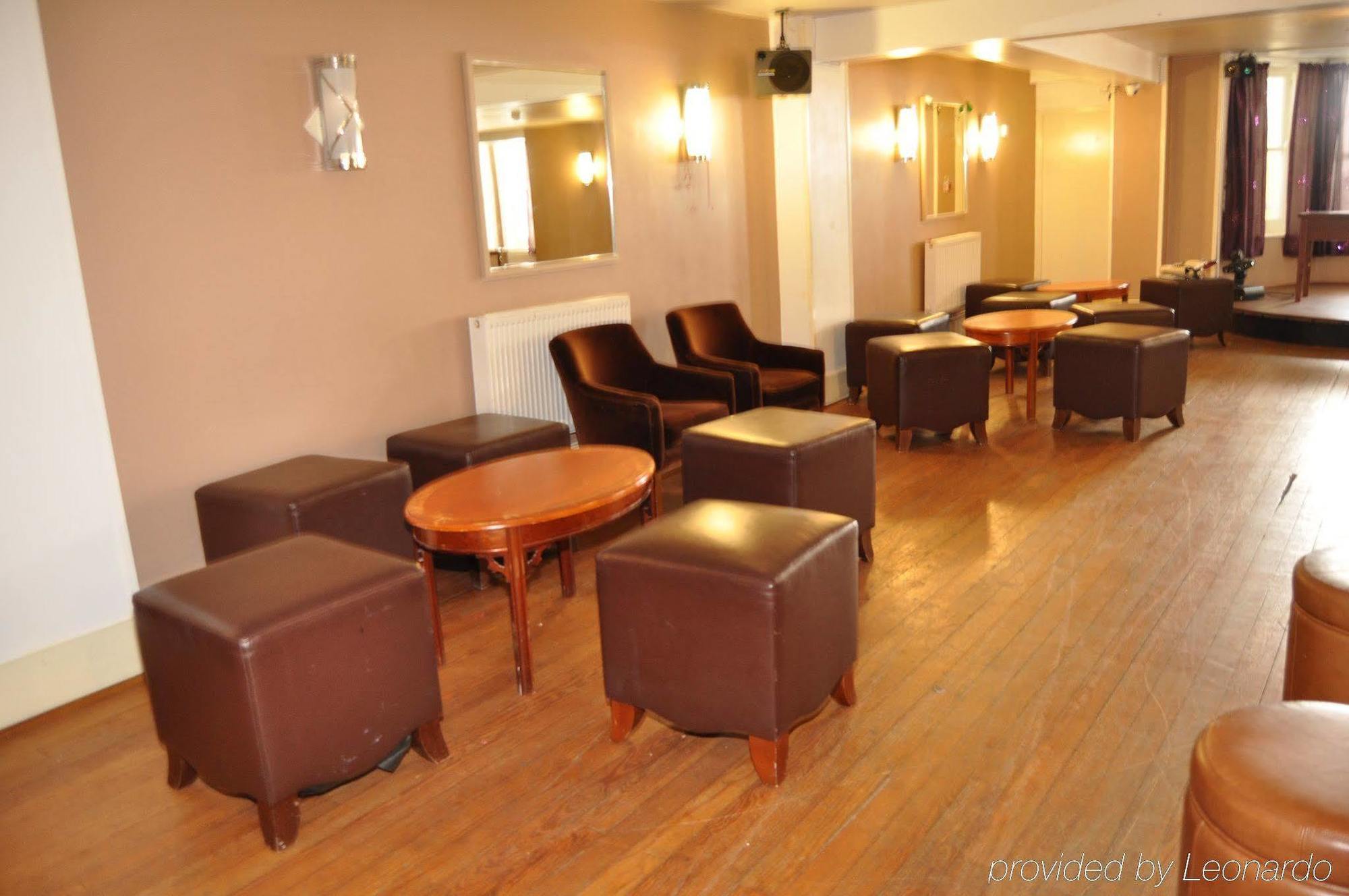 Hotel The 3*