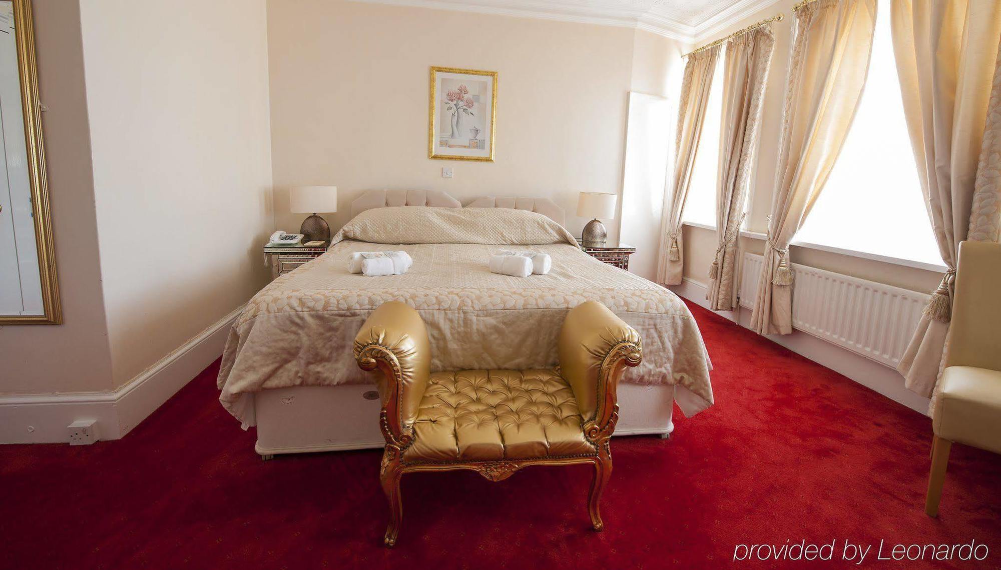 Hotel Albany Lions