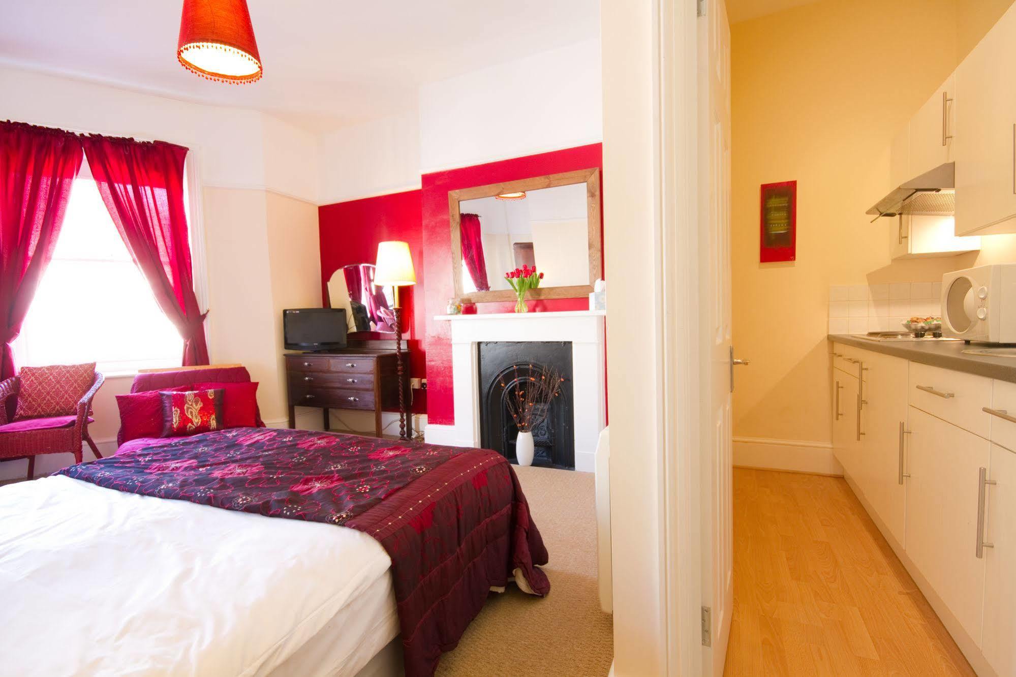 Guest house The East