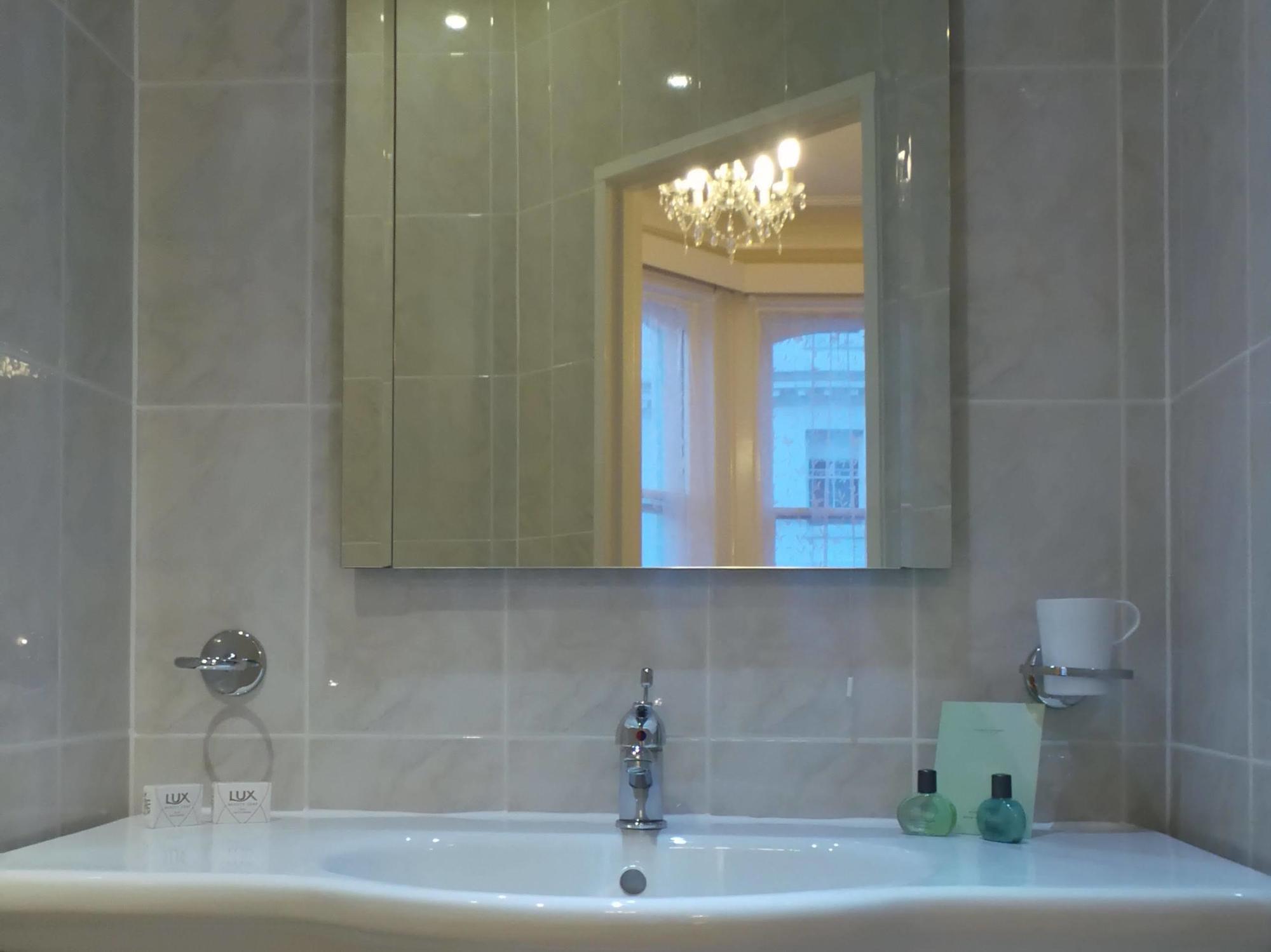 Vernon Hotel 4*