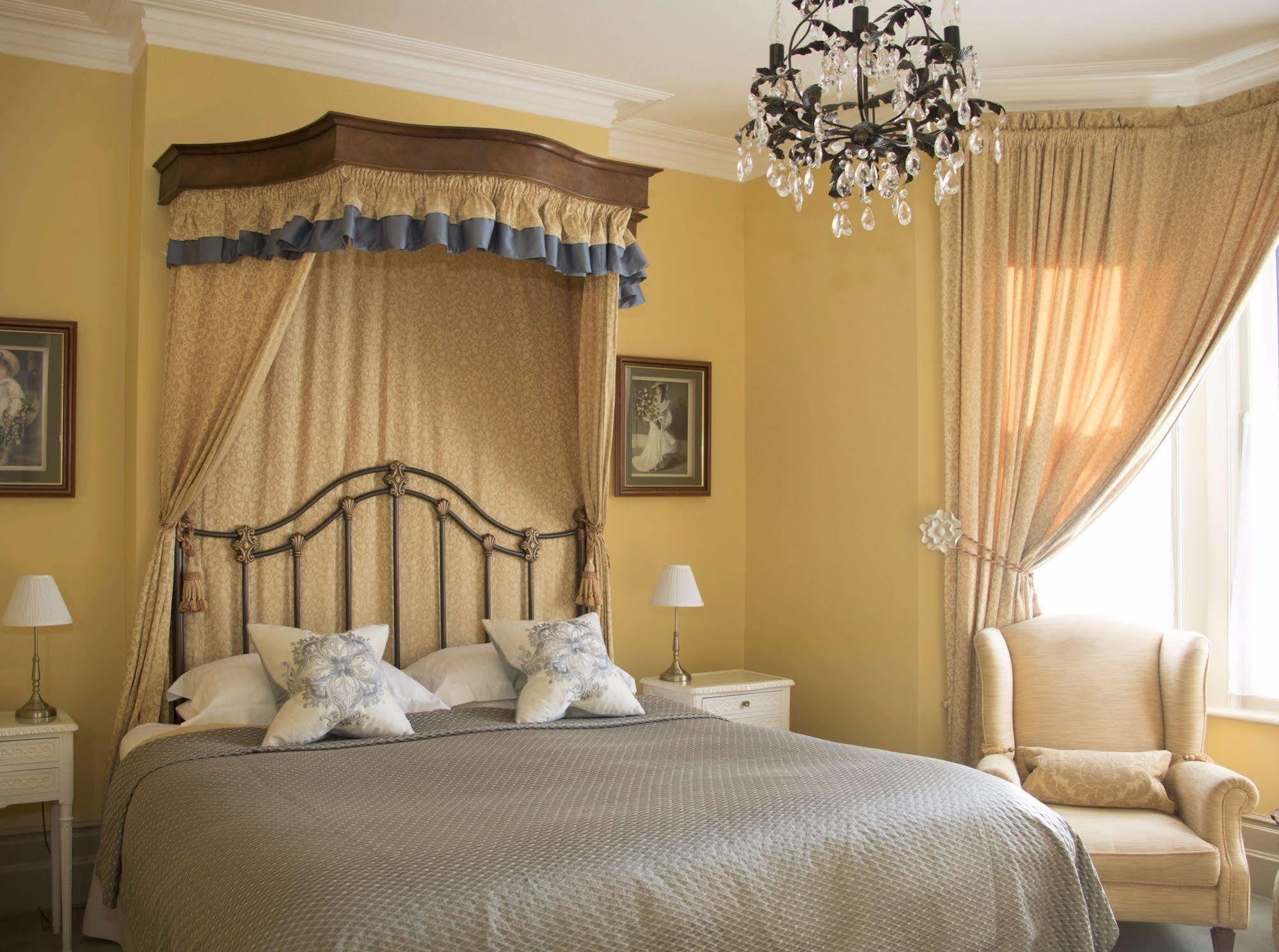 & Victoria Guest house Eastbourne
