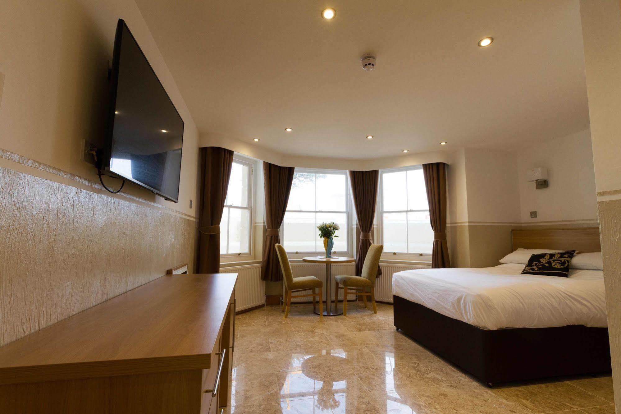 Congress Aparthotel 3*