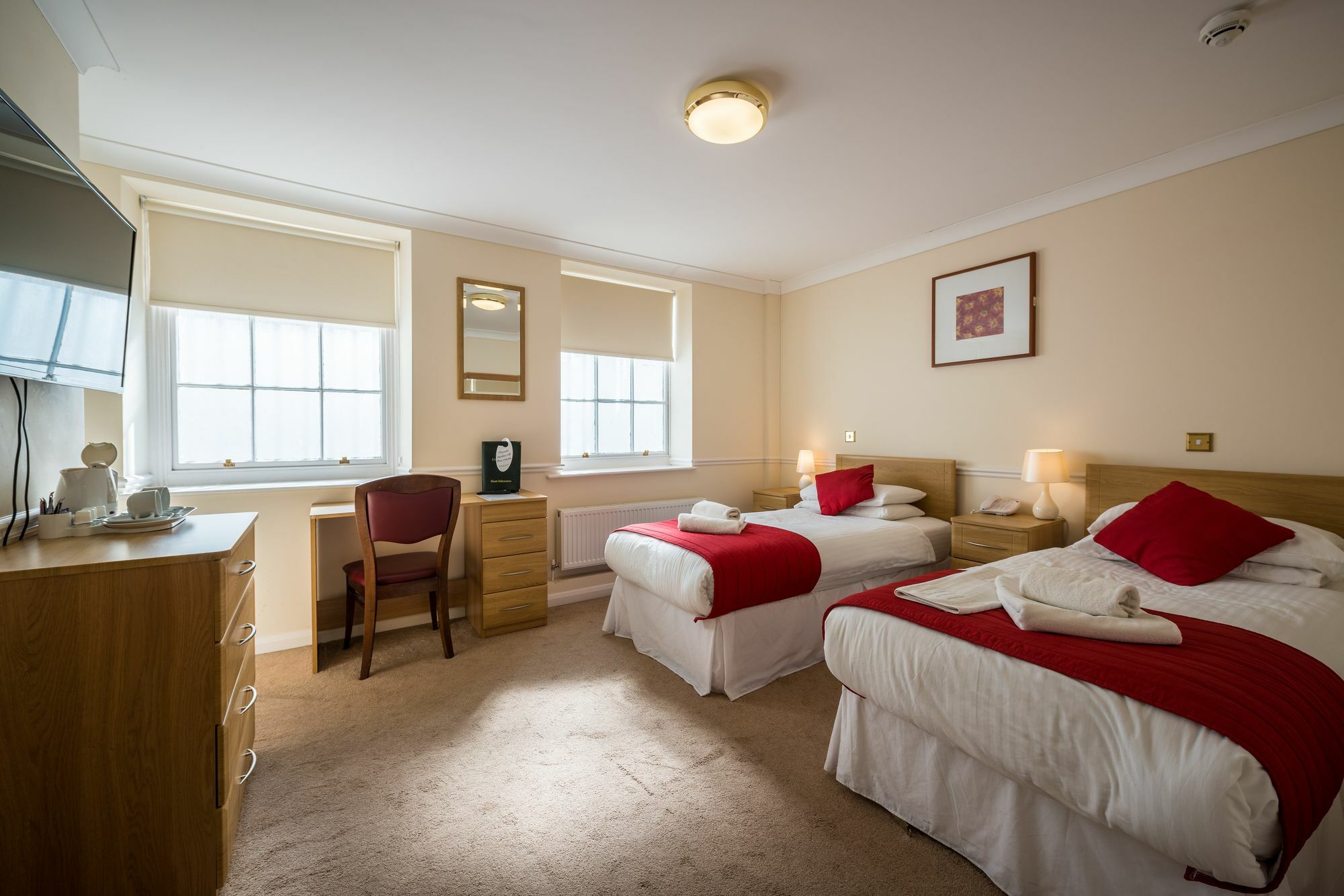Hotel Claremont Lions
