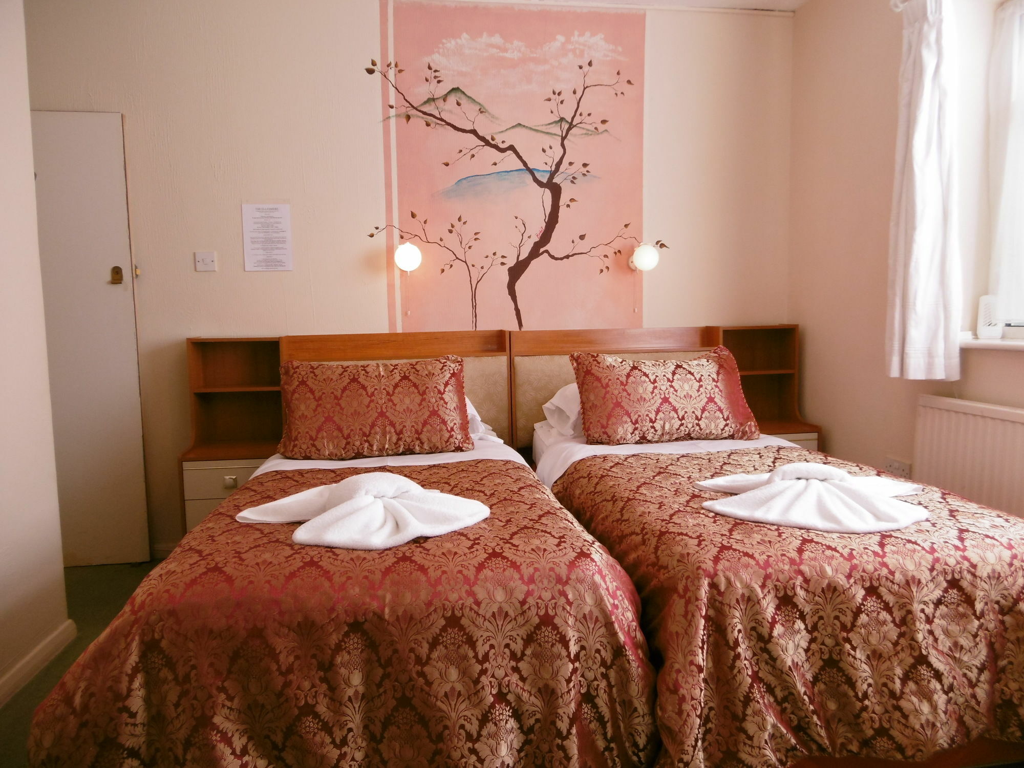The Ellesmere Guest house 3*