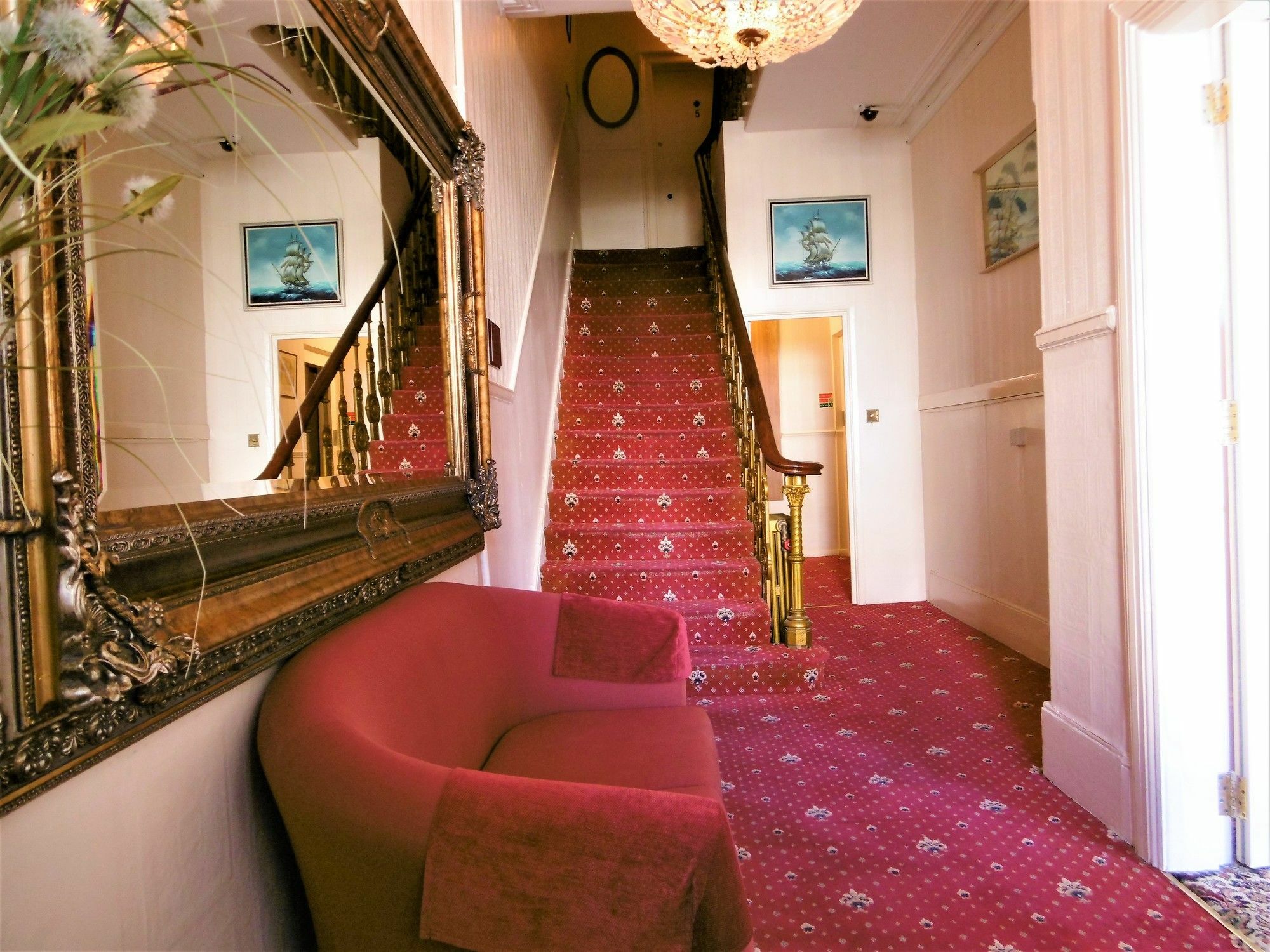 The Ellesmere Guest house 3*